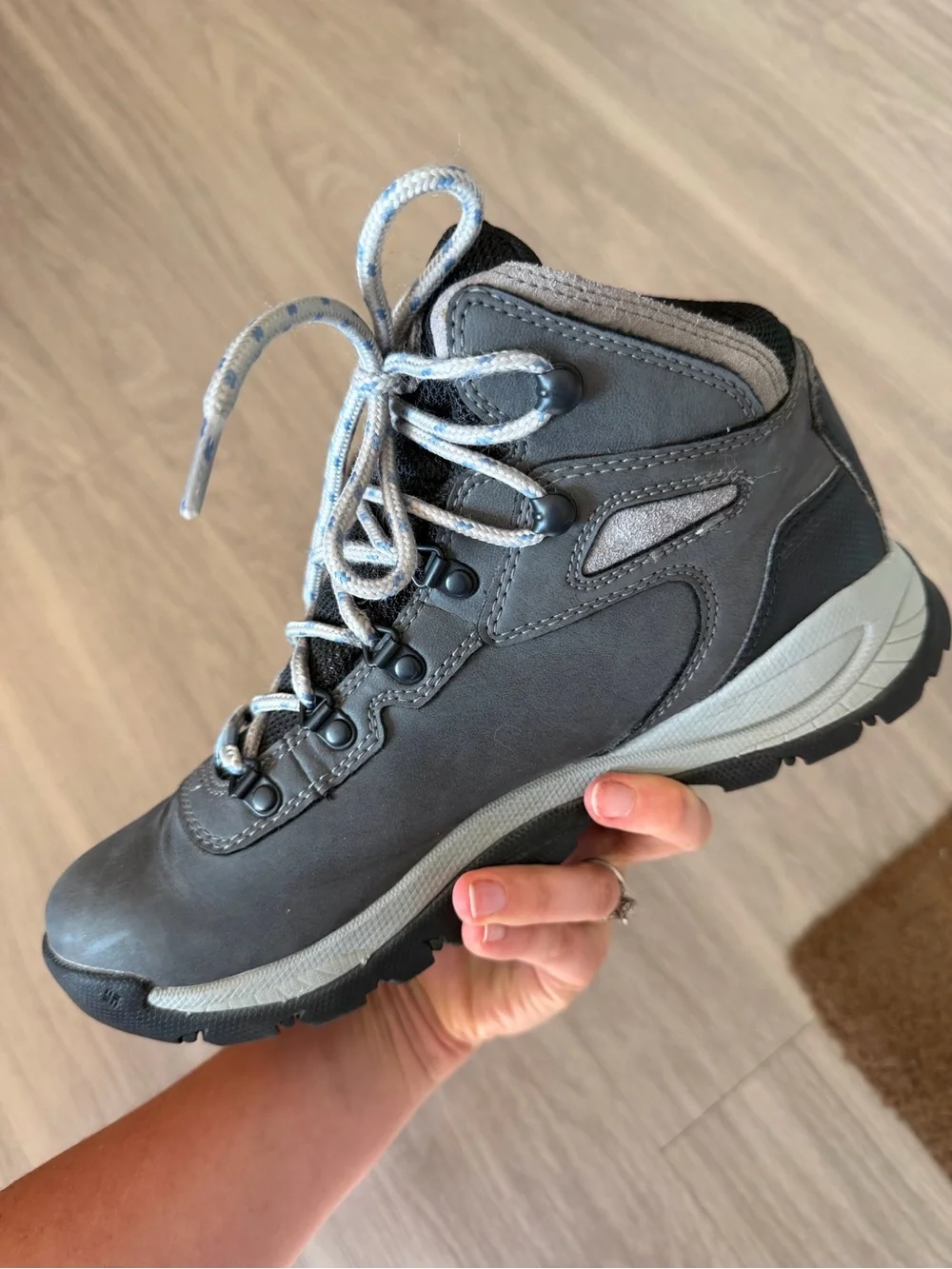 Columbia Women’s Hiking Boots Size 9 Wide